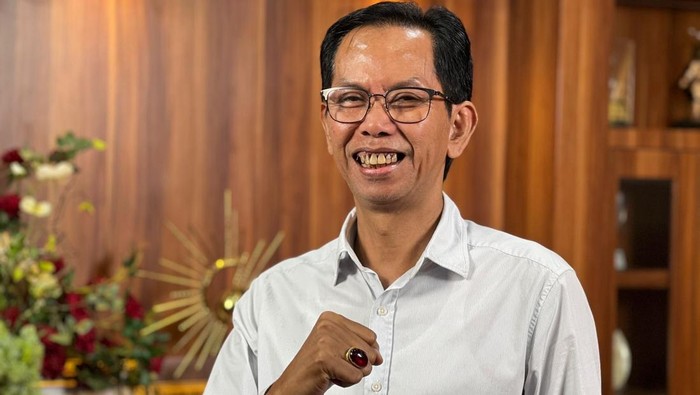 Ketua DPRD Kota Surabaya Adi Sutarwijono