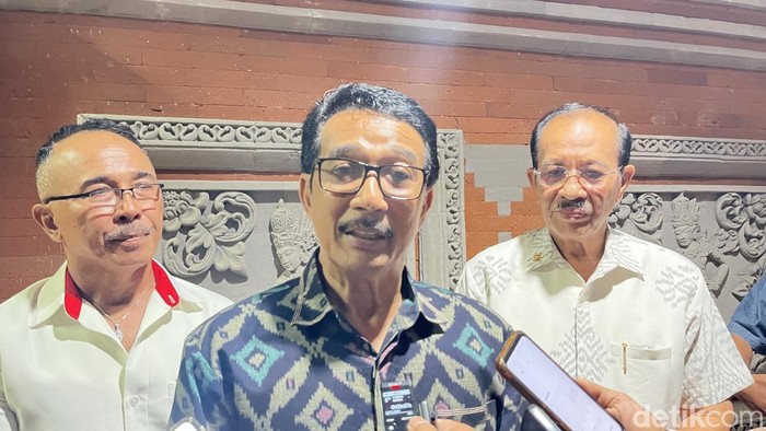 Ketua KONI Bali  I Gusti Ngurah Oka Darmawan usai rapat persiapan Porprov Bali di Kantor Gubernur Bali, Selasa (12/8/2025).