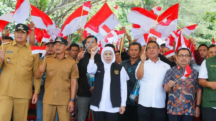 Khofifah saat kunjungan ke Pacitan