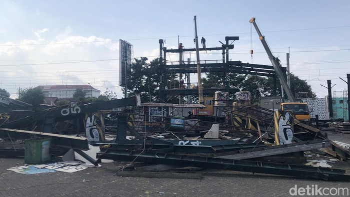 Kondisi pembongkaran TKP Abu Bakar Ali, Selasa (12/8/2025).