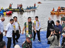 Saat KSAD Maruli Pantau Langsung Bersih-bersih Situ Bagendit Garut