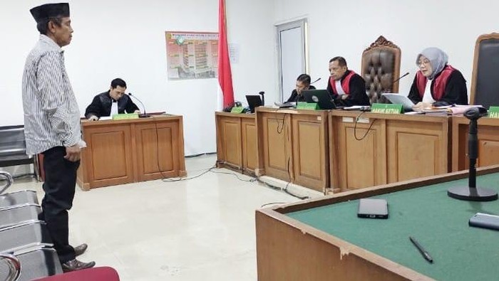 Mantan Kades Perjaya OKU Timur Arbain jalani sidang vonis