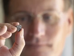 Meteorit yang Tembus Atap Rumah Warga Ternyata Lebih Tua dari Bumi