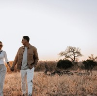 Terbaru keduanya jalan-jalan bareng ke Afrika. Tak kalah bikin iri, di sana Patricia dan Dharma bisa melihat langsung hewan-hewan buas seperti singa, dan berjalan di dekat hewan-hewan tersebut. Foto: Instagram/@pschultz