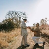 Saat berlibur ke Afrika, Darma juga melamar Patricia, membuat momen tersebut jadi makin berkesan dan tak terlupakan. Patricia Schuldtz sendiri diketahui merupakan wanita blasteran Jerman-China yang saat ini berprofesi sebagai seorang DJ atau disk jockey. Foto: Instagram/@pschultz