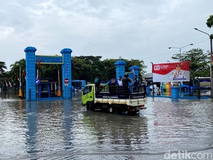 Layanan Uji KIR Dihentikan Akibat Banjir Rendam Kantor Dishub Bandung