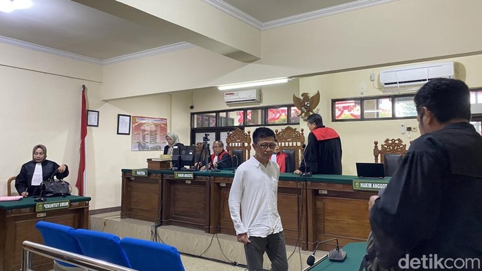 Pendeta Adi Suprobo terbukti bersalah mencabuli anak di bawah umur divonis 7 tahun penjara di PN Semarang, Selasa (12/8/2025).