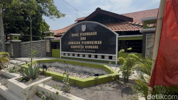 Suasana Kantor DPKP Rembang, hari ini (12/8/2025). Sesosok mayat wanita yang terungkap ASN DPKP/Disperkim Rembang ditemukan di Pantai Tasikagung.