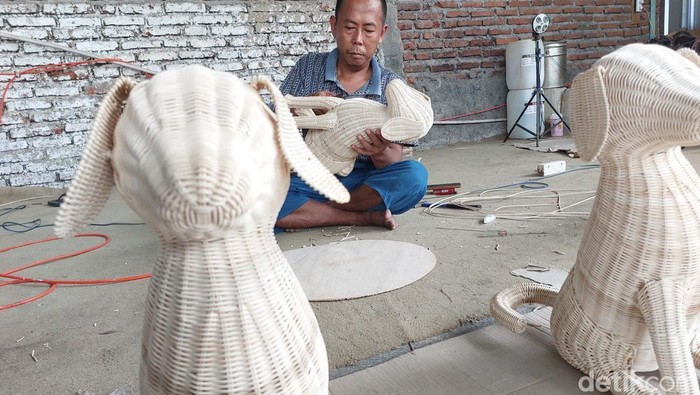Perajin rotan di Kabupaten Cirebon