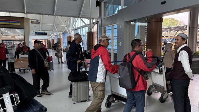 Peserta Festival Olahraga Rekreasi Nasional (Fornas) VIII NTB saat tiba di Bandara Internasional Lombok (BIL), beberapa waktu lalu. (Foto: Dok. Angkasa Pura Cabang Lombok)