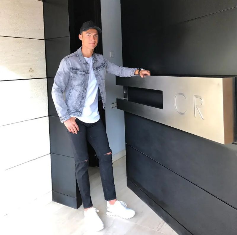 Pintu Rumah Cristiano Ronaldo di Madrid, Spanyol Pintu Rumah Cristiano Ronaldo di Madrid, Spanyol