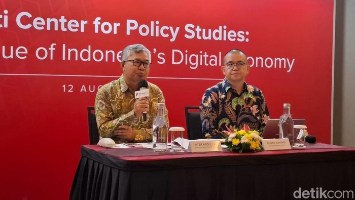 Policy and Program Director Prasasti Center for Policy Studies (Prasasti) Piter Abdullah Redjalam