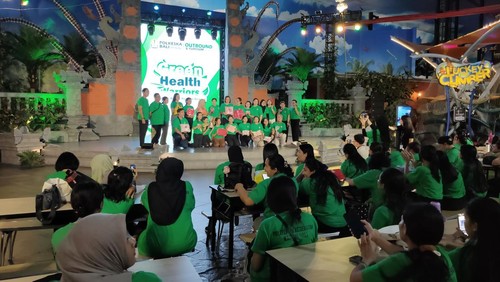 Politeknik Kesehatan Kartini (Polkeska) Bali menggelar yudisium dan outbond dengan konsep unik di Trans Studio Theme Park Bali pada Sabtu (9/8/2025). (Dok. Trans Studio Theme Park Bali)