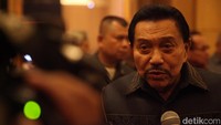 Hendropriyono mengatakan bahwa masyarakat kita saat ini sangat mudah termakan oleh hoax. Hoax ini bisa menjadi alat untuk memecah belah persatuan bangsa. Hal ini perlu diwaspadai.