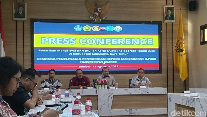 Press Conference pihak Unej yang menarik mahasiswa KKN dari Lumajang