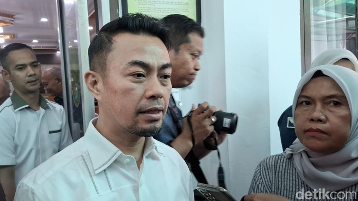 Risnandar Mahiwa usai sidang (Raja Adil Siregar/detikcom)