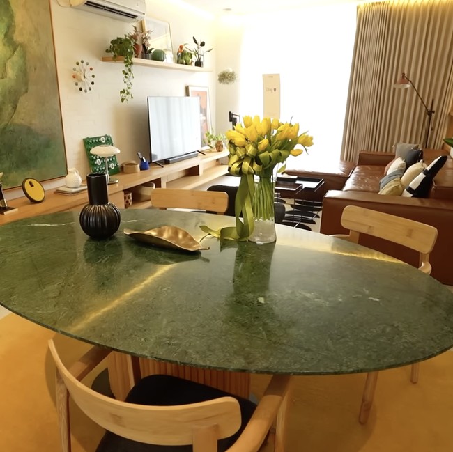 Foto: Potret Rumah Bujang Aghniny Haque, Estetis Bernuansa Tropis Minimalis