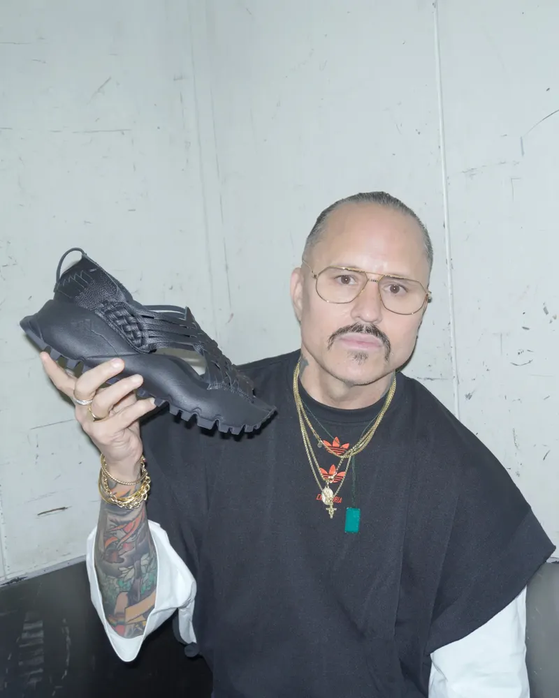 Sepatu Slip On Meksiko Kolaborasi Adidas dan Desainer Willy Chavarria