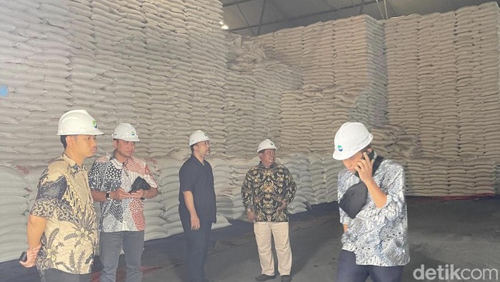 Stok gula menumpuk di PT Perkebunan Nusantara (PG) Candi Sidoarjo