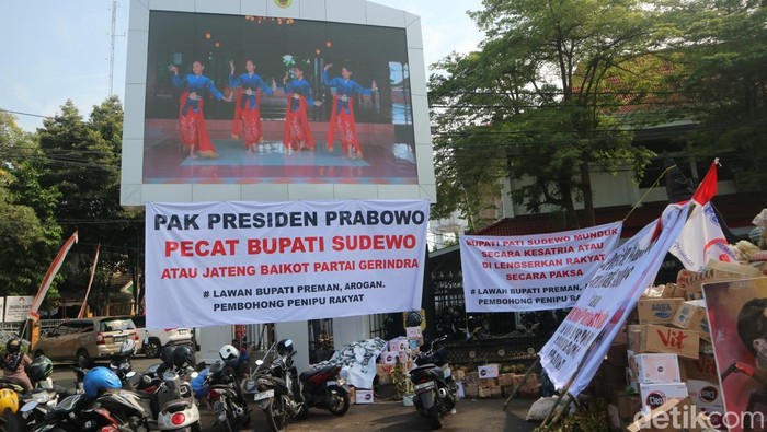 Suasana di Alun-alun Pati menjelang demo 13 Agustus 2025, Selasa (12/8/2025).