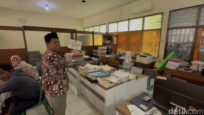 Suasana tempat kerja J di Disperkim Pemkab Rembang, Selasa (12/8/2025).