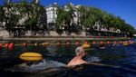Sungai Seine Diserbu Warga Saat Suhu Paris Memuncak