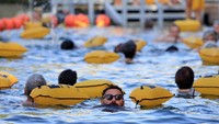 Gelombang panas akan berlangsung di Prancis hingga hari Minggu dan setidaknya hingga awal minggu depan, menurut prakiraan Meteo France, dengan suhu hingga 42 derajat Celcius (107,5 derajat Fahrenheit) diperkirakan terjadi di beberapa wilayah barat daya. Di Paris, badan tersebut memperkirakan suhu tertinggi hingga 38 derajat Celcius (100,4 derajat Fahrenheit). Foto: REUTERS/Stephanie Lecocq