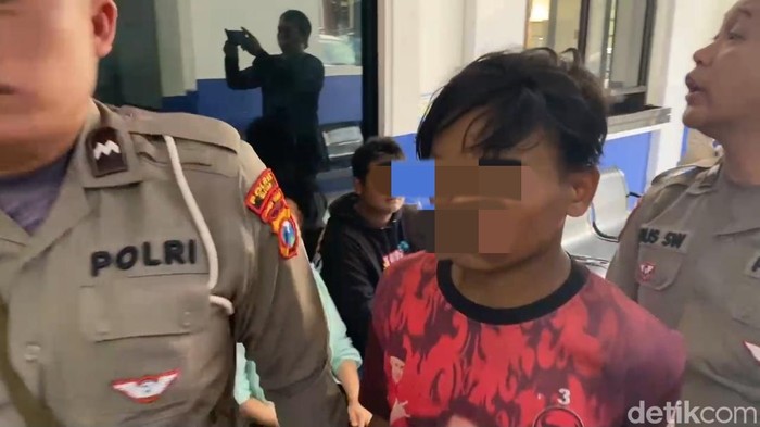 Tampang anak di bawah umur yang mengemudikan pikap hingga tubruk polisi Blitar
