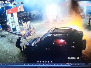 Sambaran Api dari Mobil di SPBU Bandung, Pengendara Luka Bakar