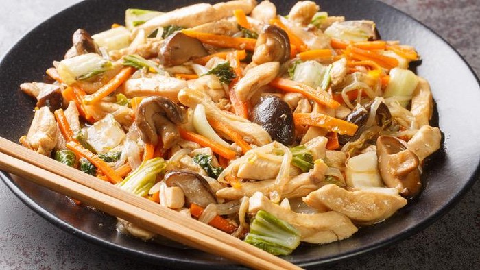 Resep tumis ayam jamur campur sayuran buat ide bekal praktis