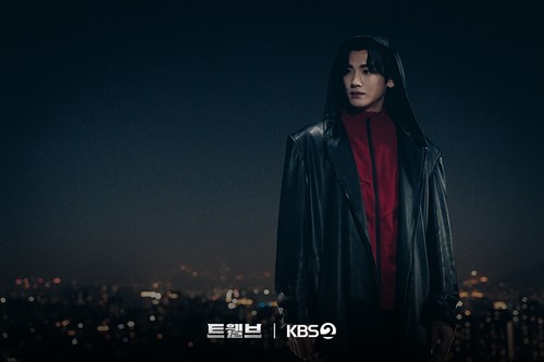 Park Hyung Sik di drama Korea Twelve.