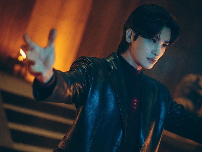 Park Hyung Sik di drama Korea Twelve.