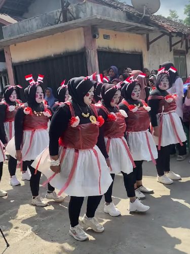 Viral aksi lomba gerak jalan bikin ngakak di Banjarnegara, Jawa Tengah.