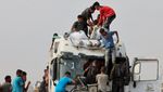 Warga Gaza Berebut Bantuan dari Truk di Tengah Krisis Kemanusiaan