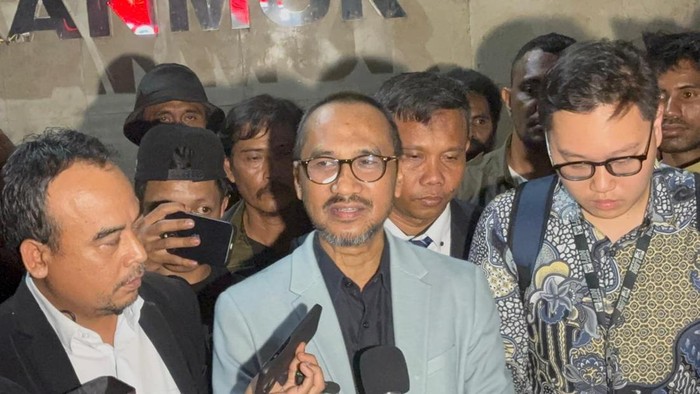 Abraham Samad selesai diperiksa penyidik Polda Metro Jaya terkait kasus tuduhan ijazah palsu Jokowi