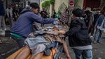 Detik-detik Demo Pati Berujung Ricuh, Mobil Polisi Dibakar