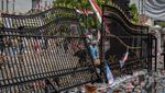 Detik-detik Demo Pati Berujung Ricuh, Mobil Polisi Dibakar