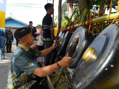 Alat musik garantung dari Kalimantan Tengah.