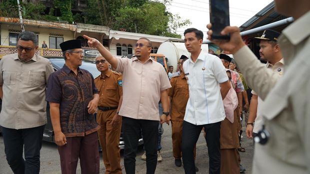 Andre Rosiade meninjau pasar Silungkang, Sumbar yang terbakar