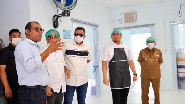 Andre Rosiade meninjau program Makan Bergizi Gratis di Padang