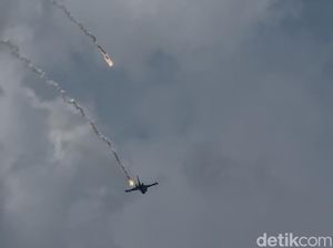 Video: Atraksi Jet Tempur Warnai Gladi Upacara HUT ke-80 RI di Istana