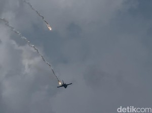 Atraksi Jet Tempur F-16 dan Helikopter Warnai Gladi HUT Ke-80 RI di Istana