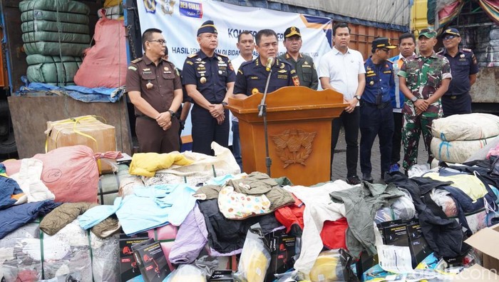 Bea Cukai menggagalkan penyelundulan barang impor ilegal di Jambi