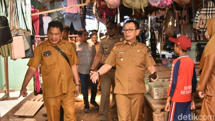 Bupati Soppeng Suwardi Haseng meninjau Pasar Sentral Cabenge.