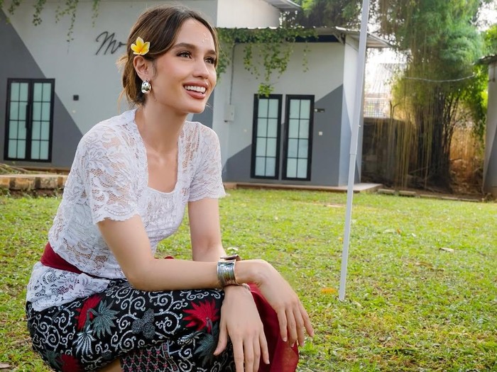 Cinta Laura
