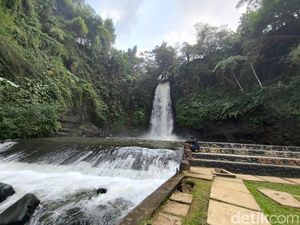 Pesona Keindahan Curug Bangkong Kuningan