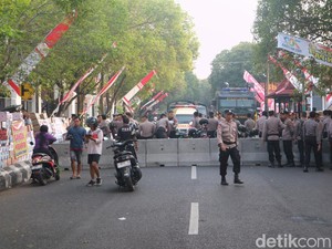 Ada Demo di Depan Kantor Bupati Pati, Lalin Sekitar Alun-alun Dialihkan