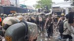 Massa Pendemo Bupati Sudewo Duduki Gedung DPRD Pati