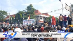 Video: Demo Pati Memanas, Massa Panjat Gedung DPRD Desak Bupati Mundur
