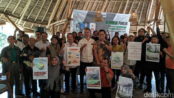 Diskusi publik Walhi NTB di Mataram, Selasa (12/8/2025).
